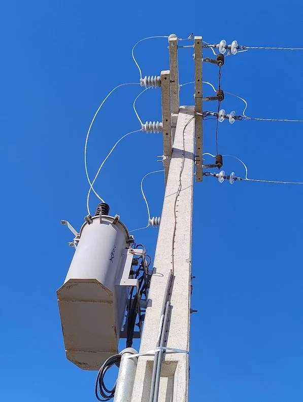 Transformador instalado em poste na obra de gotejo da Usina Japungu